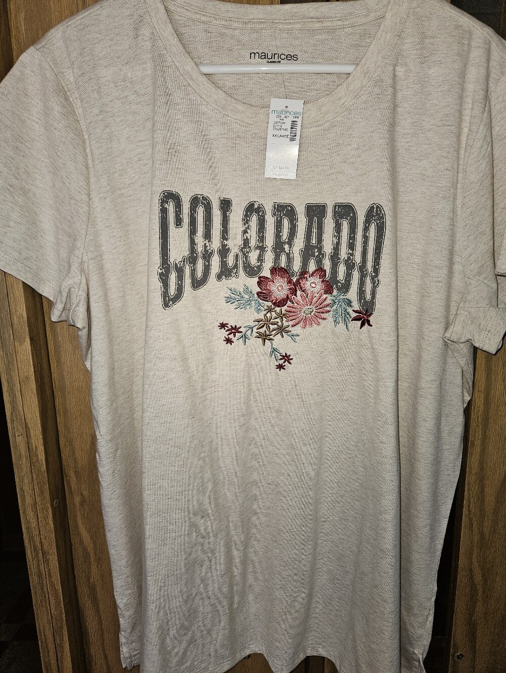 NWT Maurices Colorado Sz XXL Cream Graphic Tee with Floral Embroidery